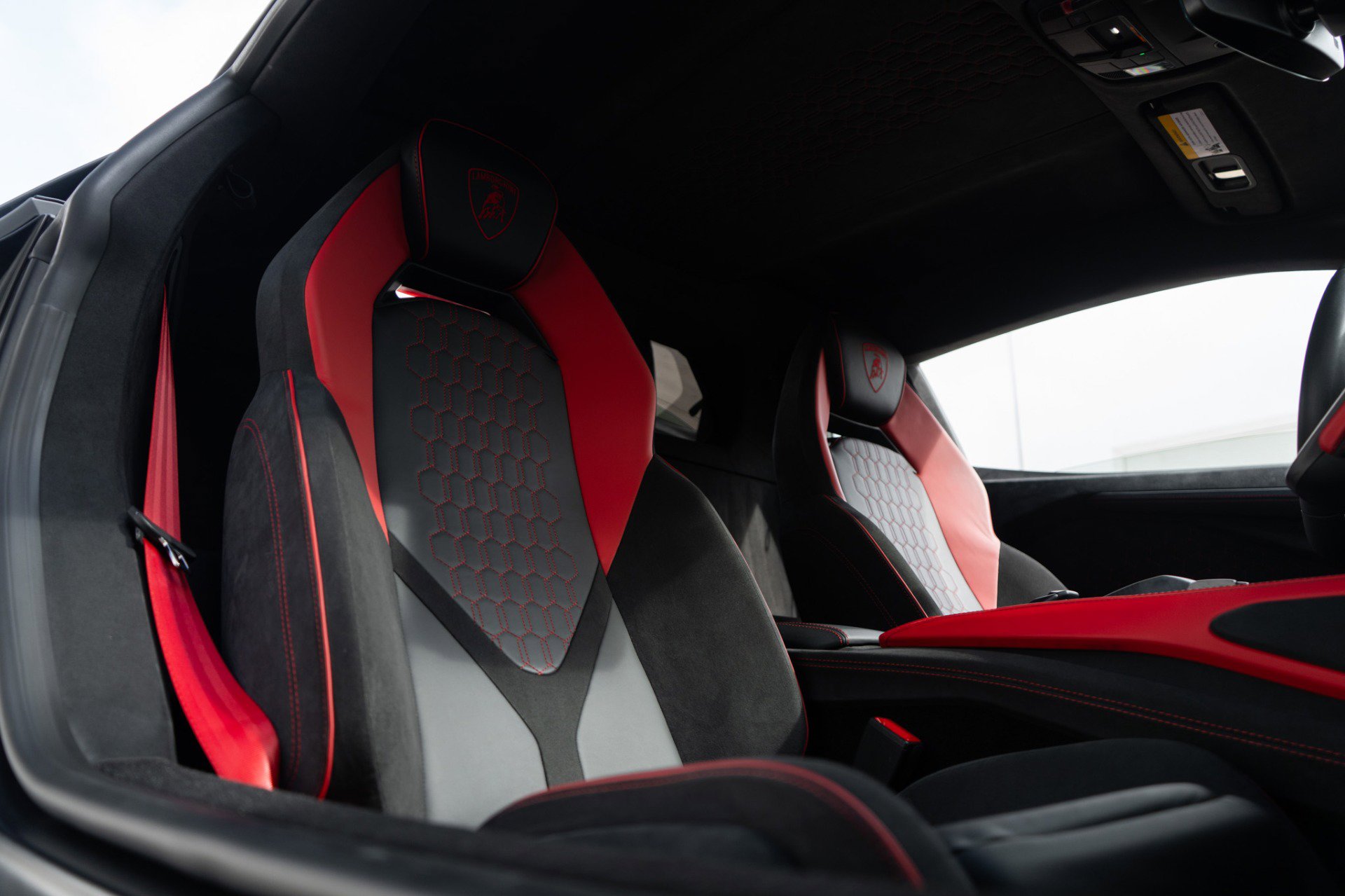 Used 2024 Lamborghini Revuelto image 28