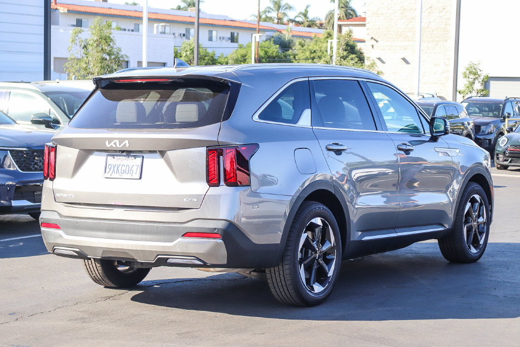 Used 2025 Kia Sorento EX AWD/4WD image 4