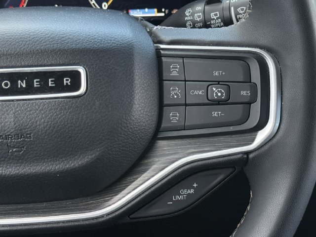 Used 2024 Jeep Wagoneer L Series II RWD image 15