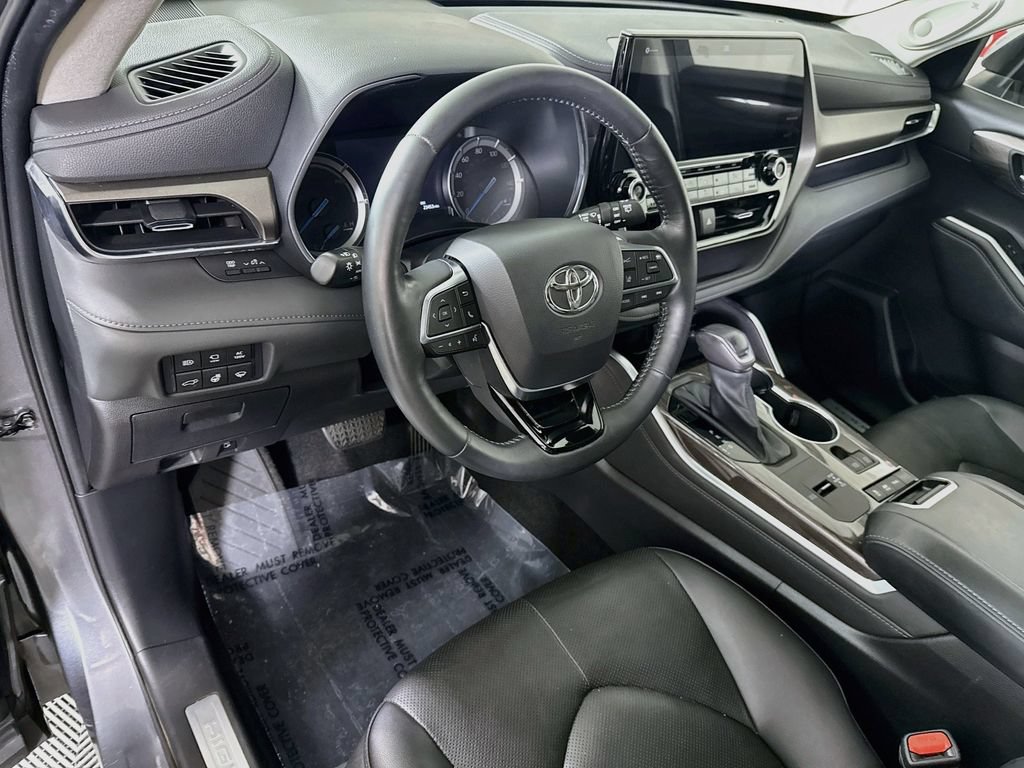 Certified 2021 Toyota Highlander Limited AWD/4WD image 21