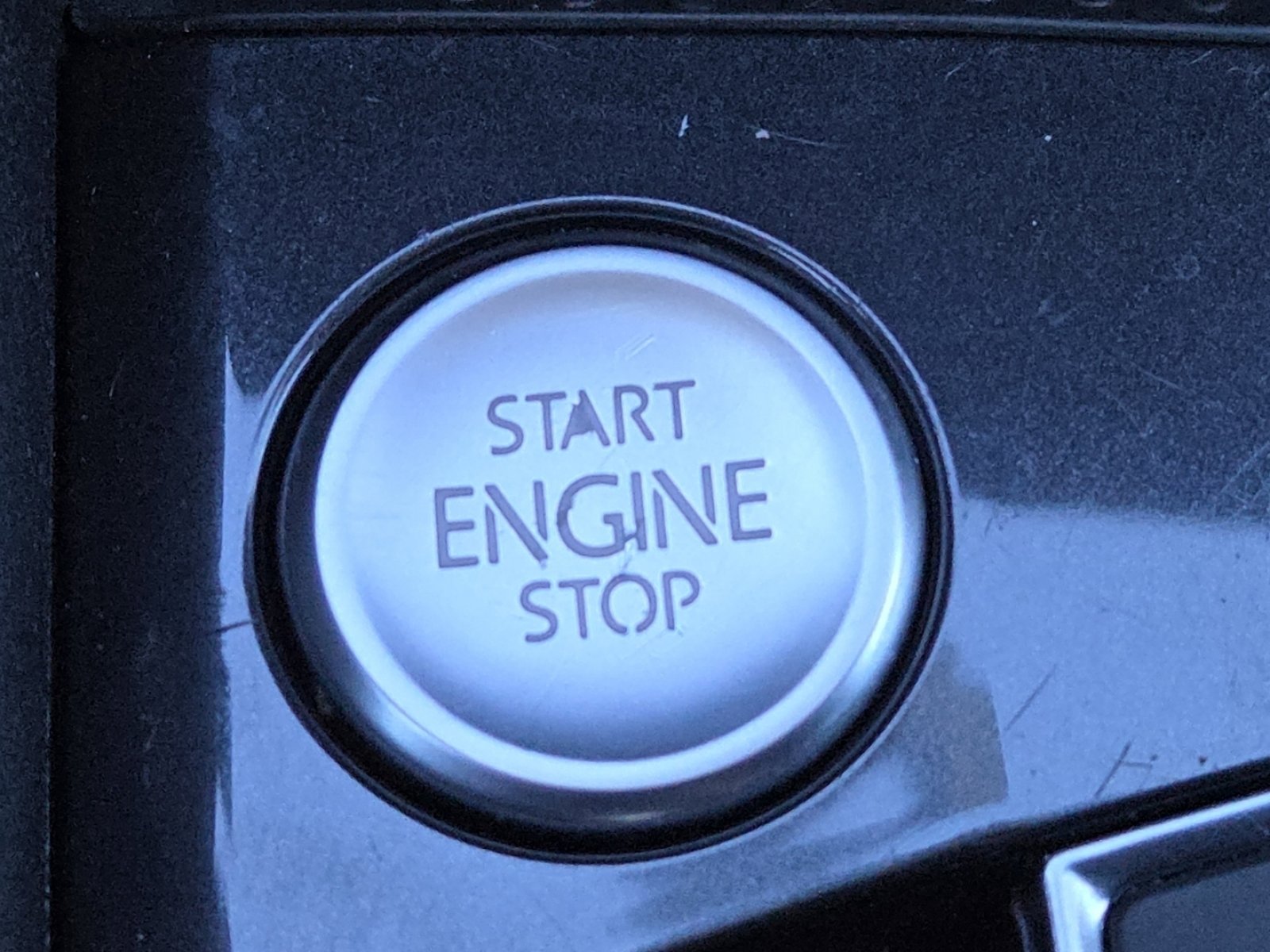 Used 2020 Volkswagen Tiguan SE image 30