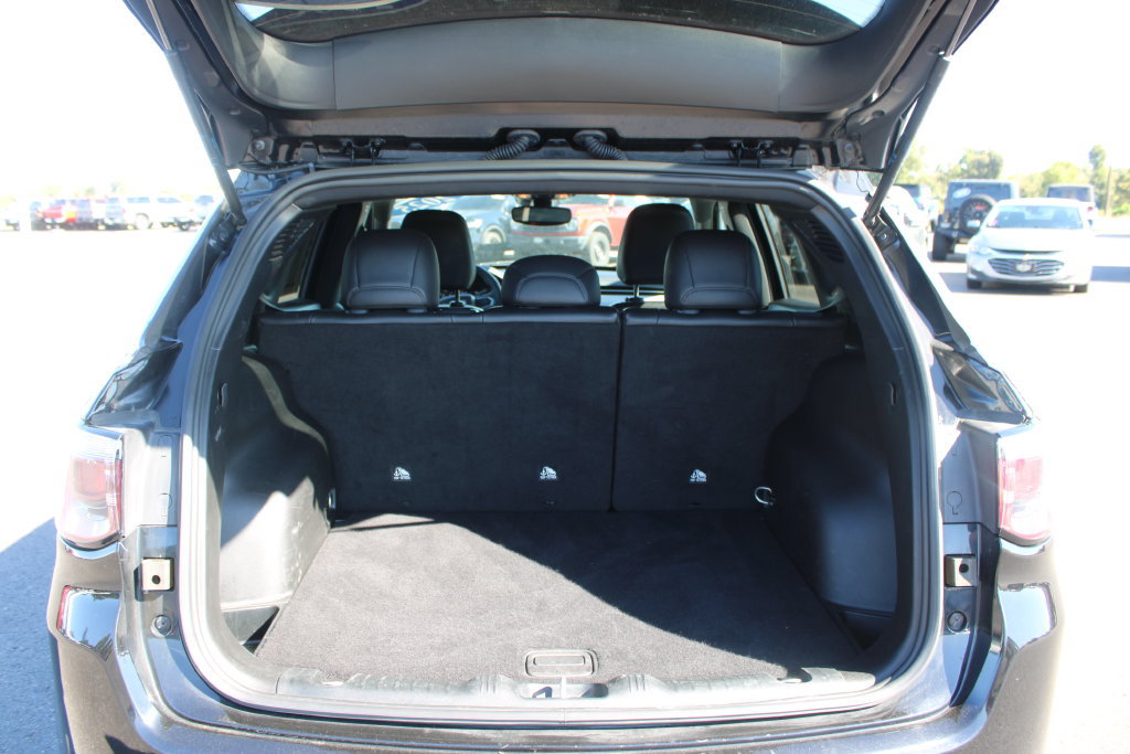 Used 2025 Jeep Compass Latitude AWD/4WD image 19