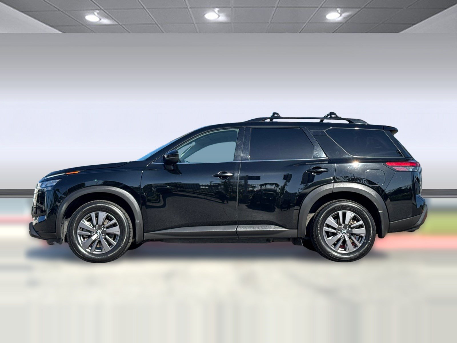 Used 2022 Nissan Pathfinder SV w/ SV Black Package FWD image 2