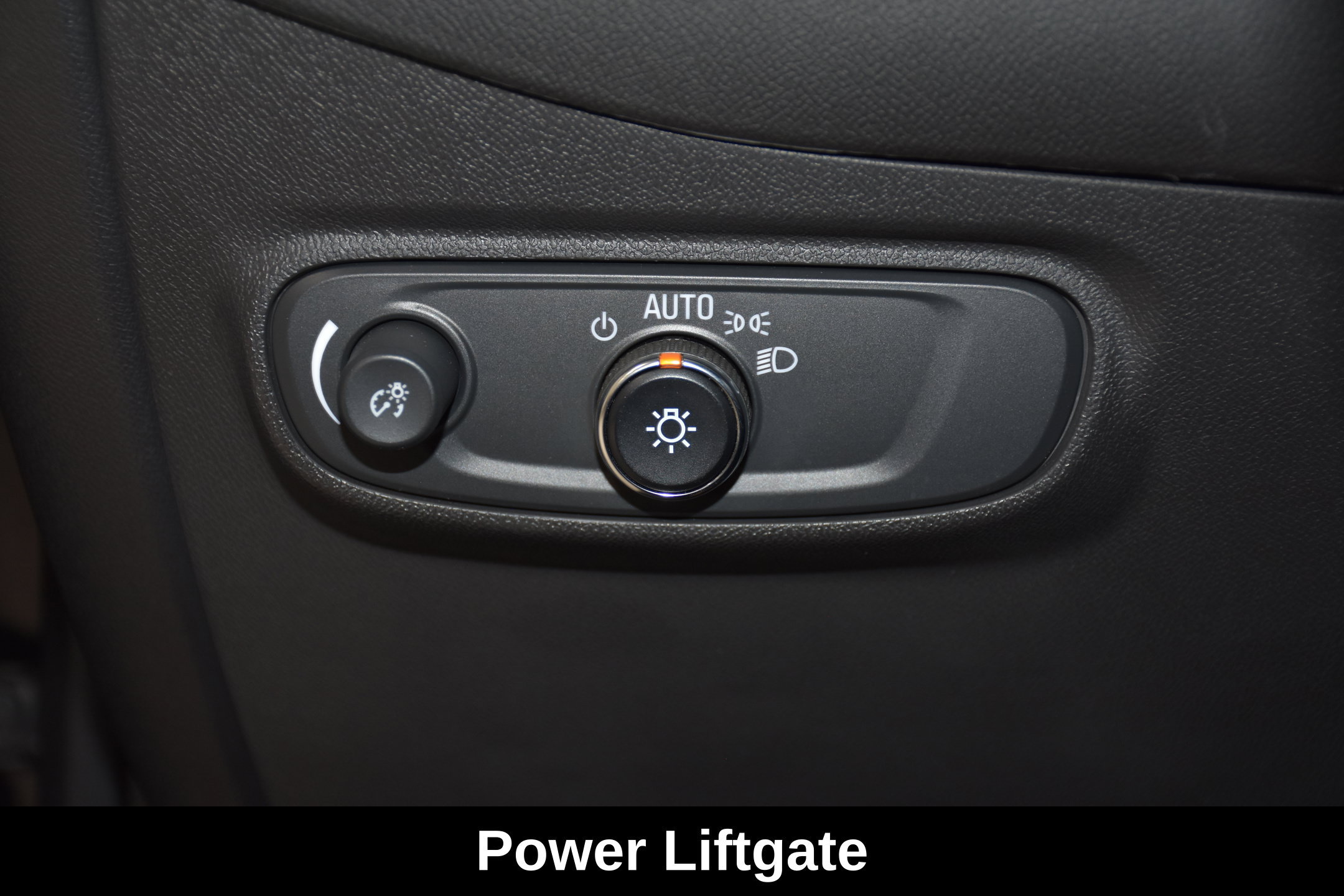Used 2023 Chevrolet Equinox RS FWD image 12