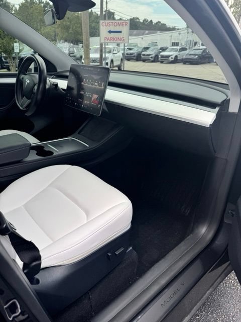 Used 2024 Tesla Model Y Performance AWD/4WD image 16