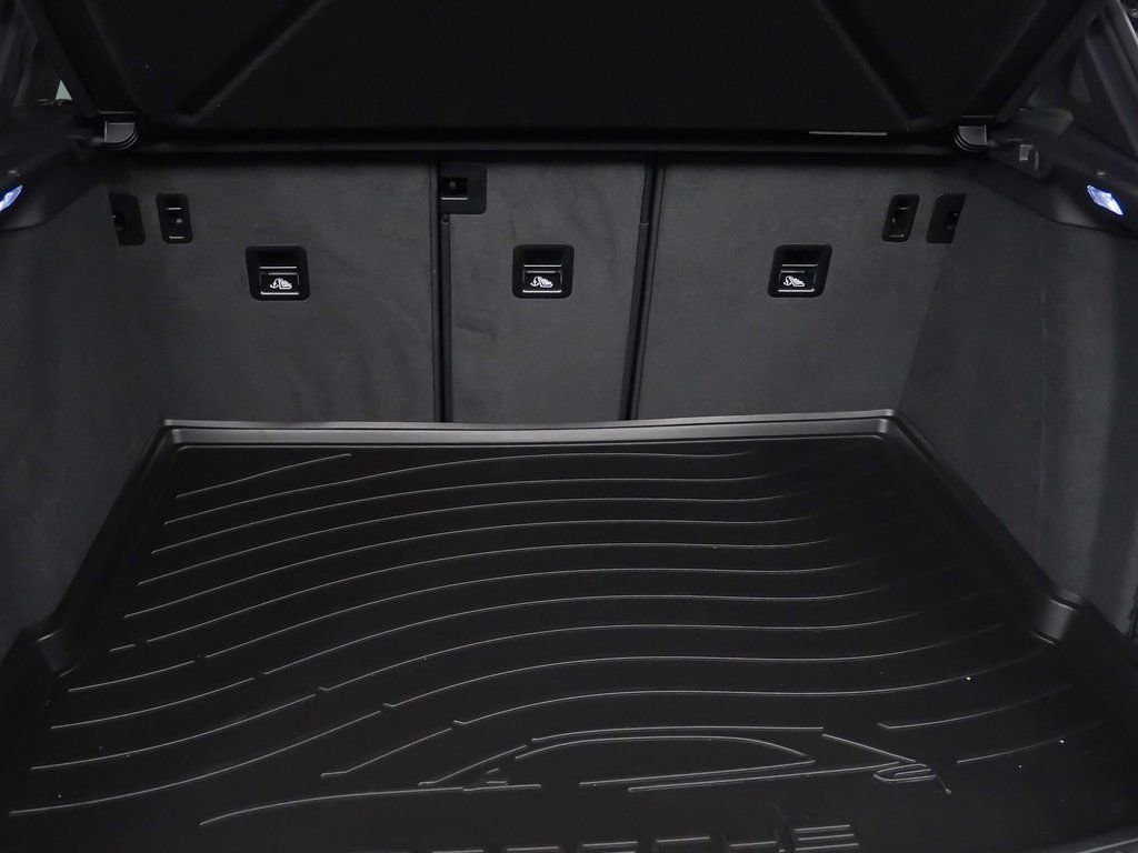 Certified 2025 Porsche Macan image 13