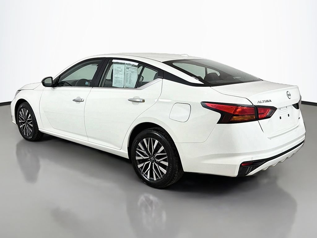 Used 2025 Nissan Altima 2.5 SV AWD/4WD image 7