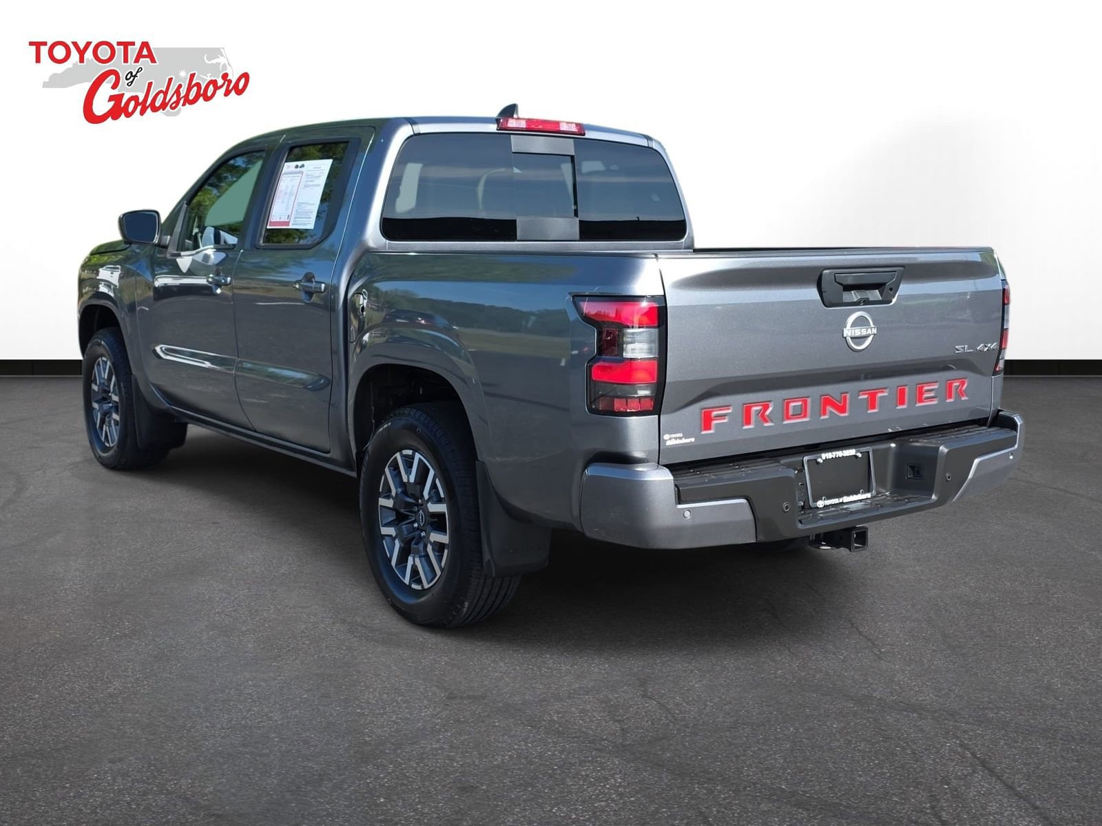 Used 2025 Nissan Frontier SL AWD/4WD image 7