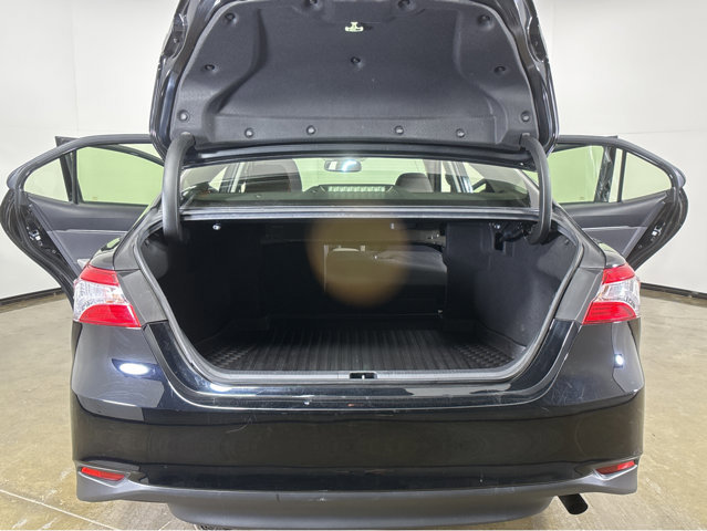 Used 2018 Toyota Camry LE image 20