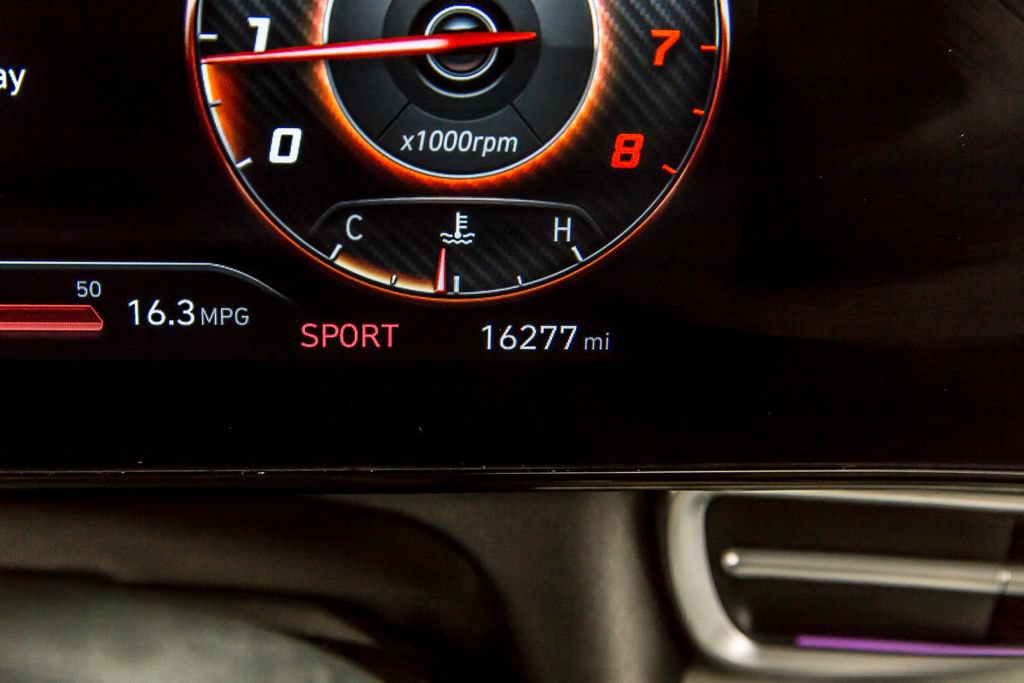 Used 2025 Hyundai Elantra Limited FWD image 17