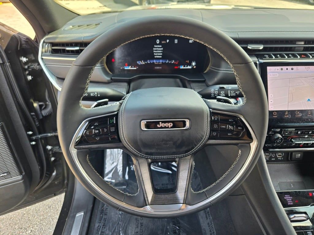 Certified 2024 Jeep Grand Cherokee Overland w/ Luxury Tech Group IV image 34