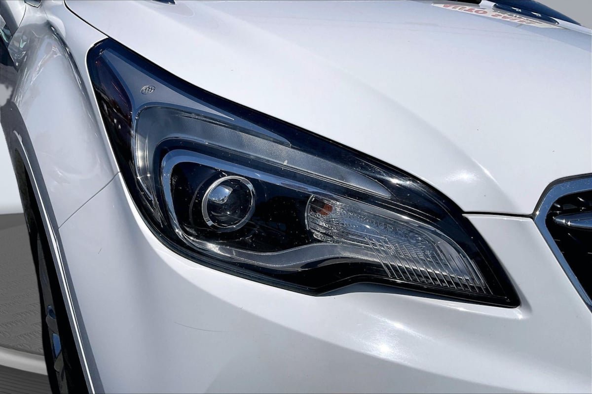 Used 2020 Buick Envision Essence w/ LPO, Cargo Package FWD image 29