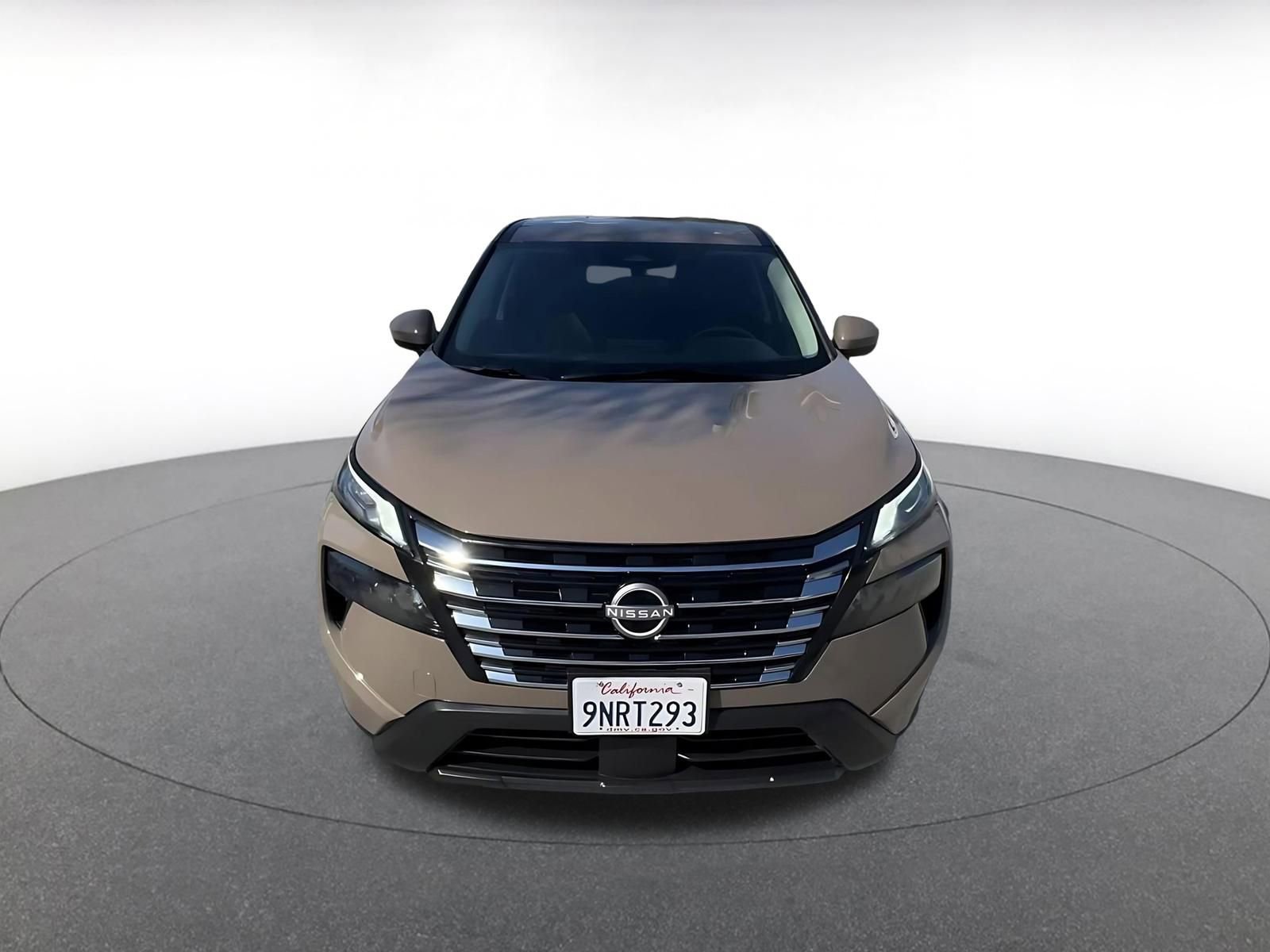 Used 2025 Nissan Rogue SV AWD/4WD image 4