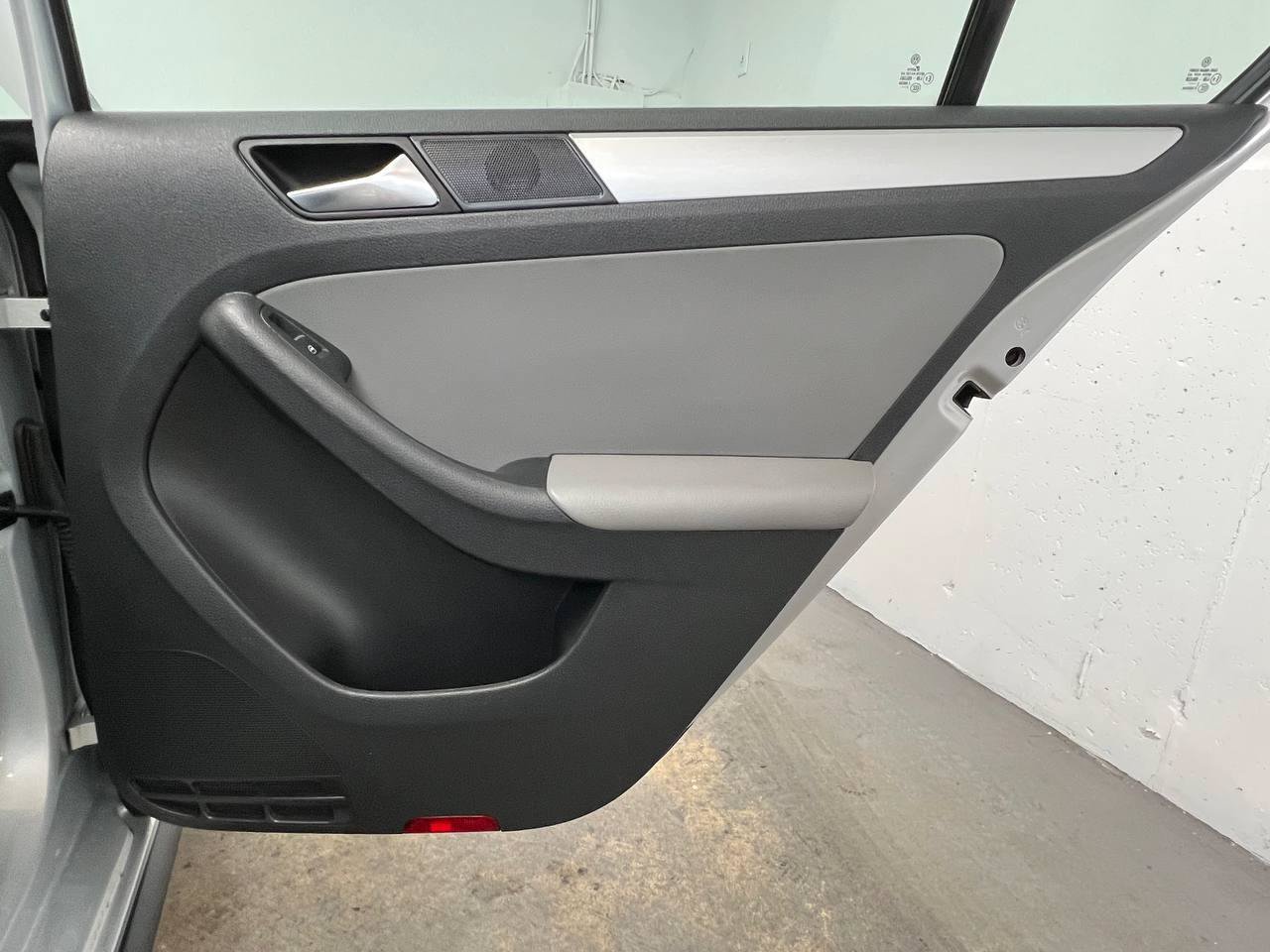 Used 2013 Volkswagen Jetta Hybrid Sedan FWD image 13