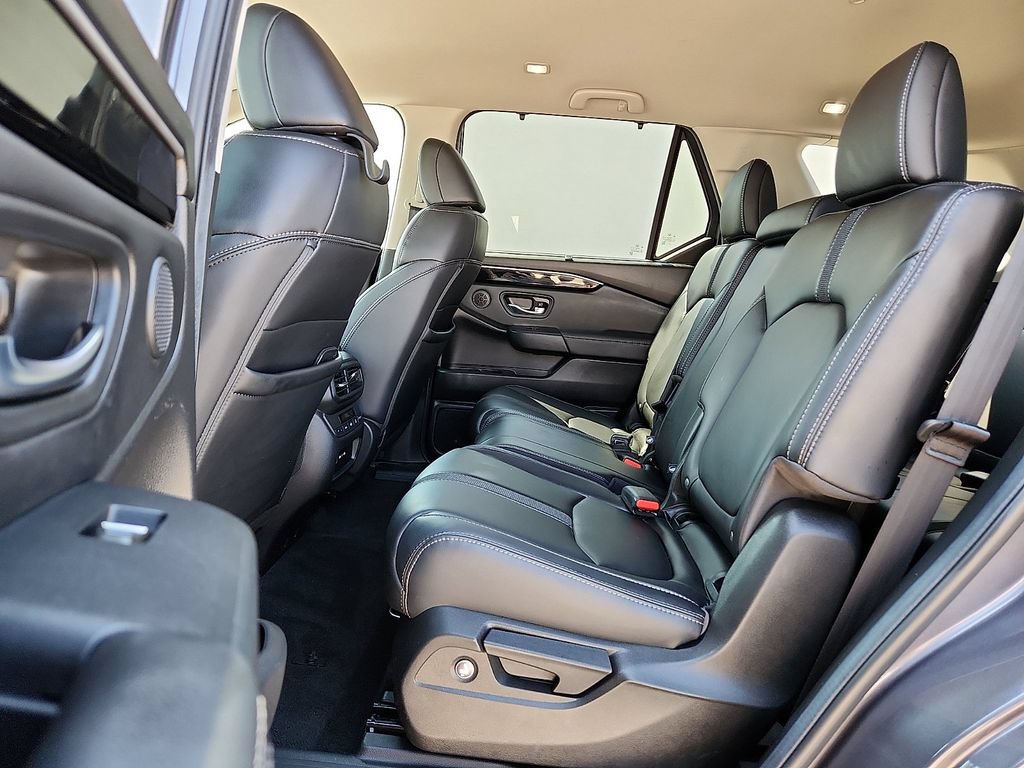 Used 2025 Honda Pilot EX-L image 6