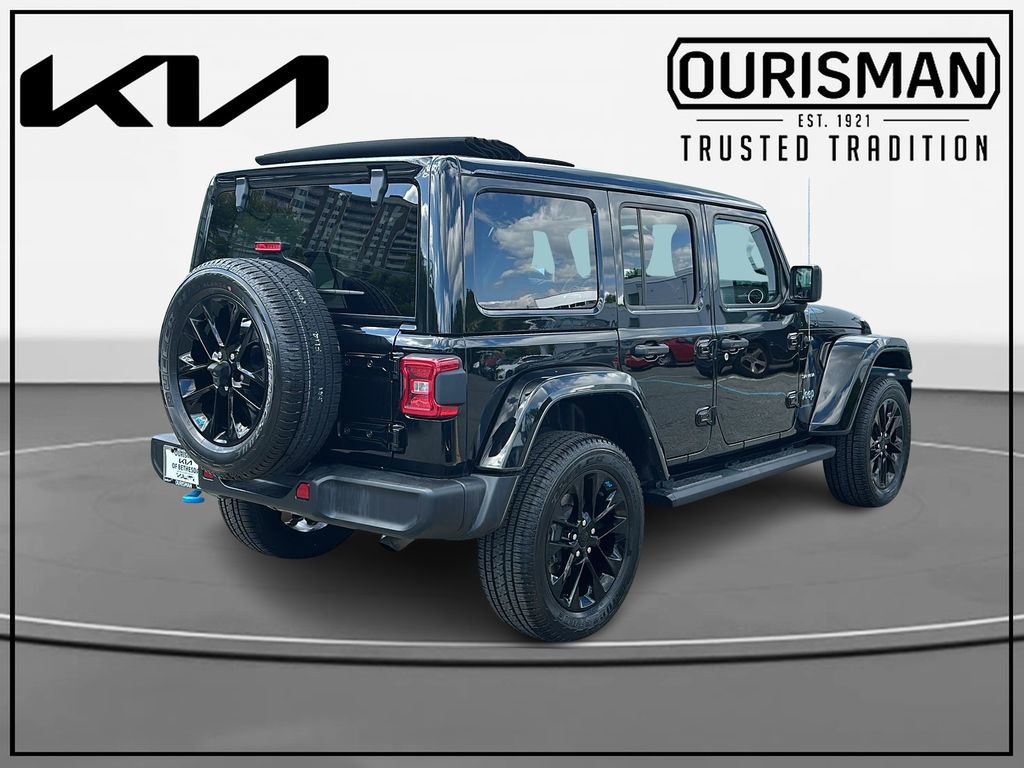 Used 2023 Jeep Wrangler Unlimited Sahara w/ Cold Weather Group AWD/4WD image 4