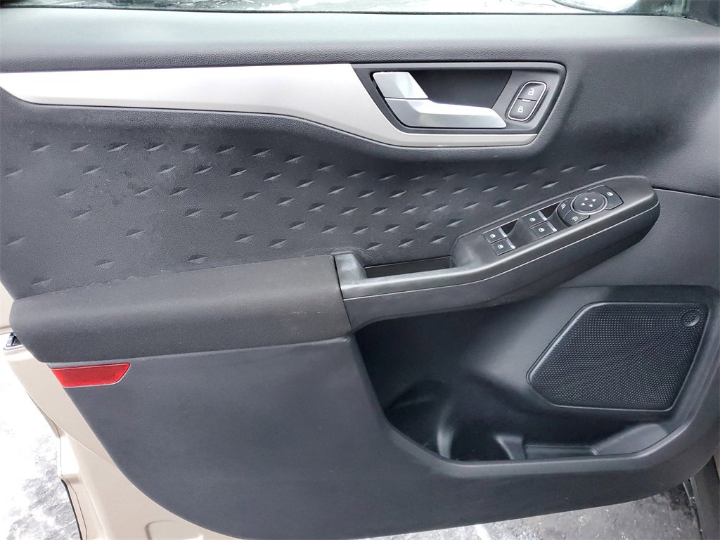 Used 2020 Ford Escape SE image 24