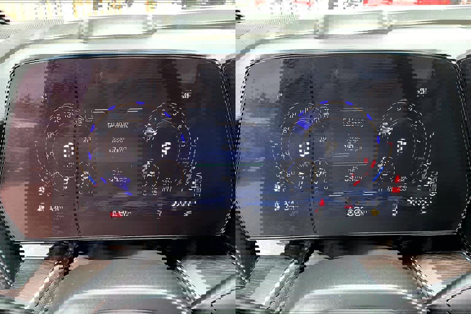 Used 2025 Chevrolet Suburban LT image 25