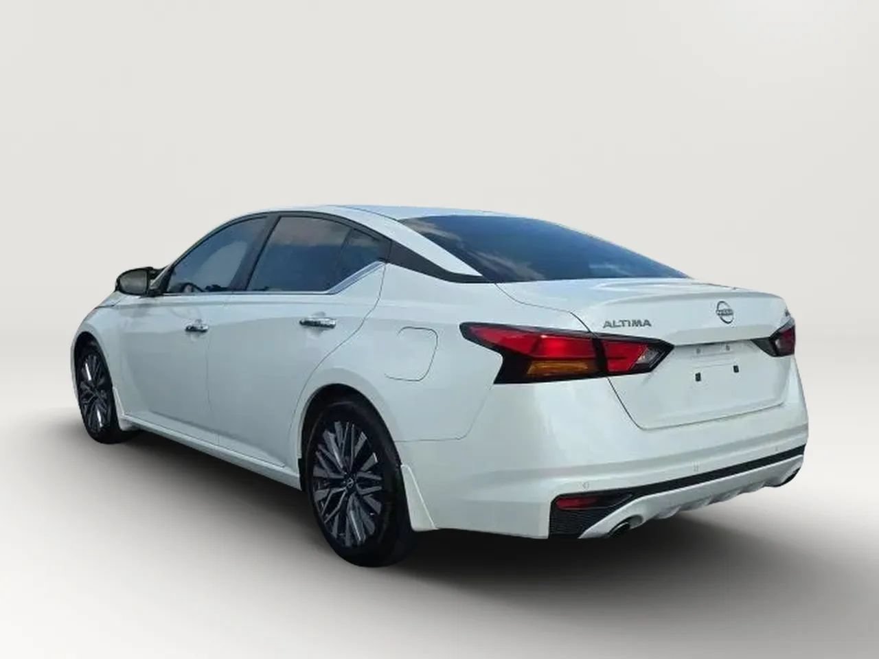 Used 2024 Nissan Altima 2.5 SV w/ SV Premium Package FWD image 6
