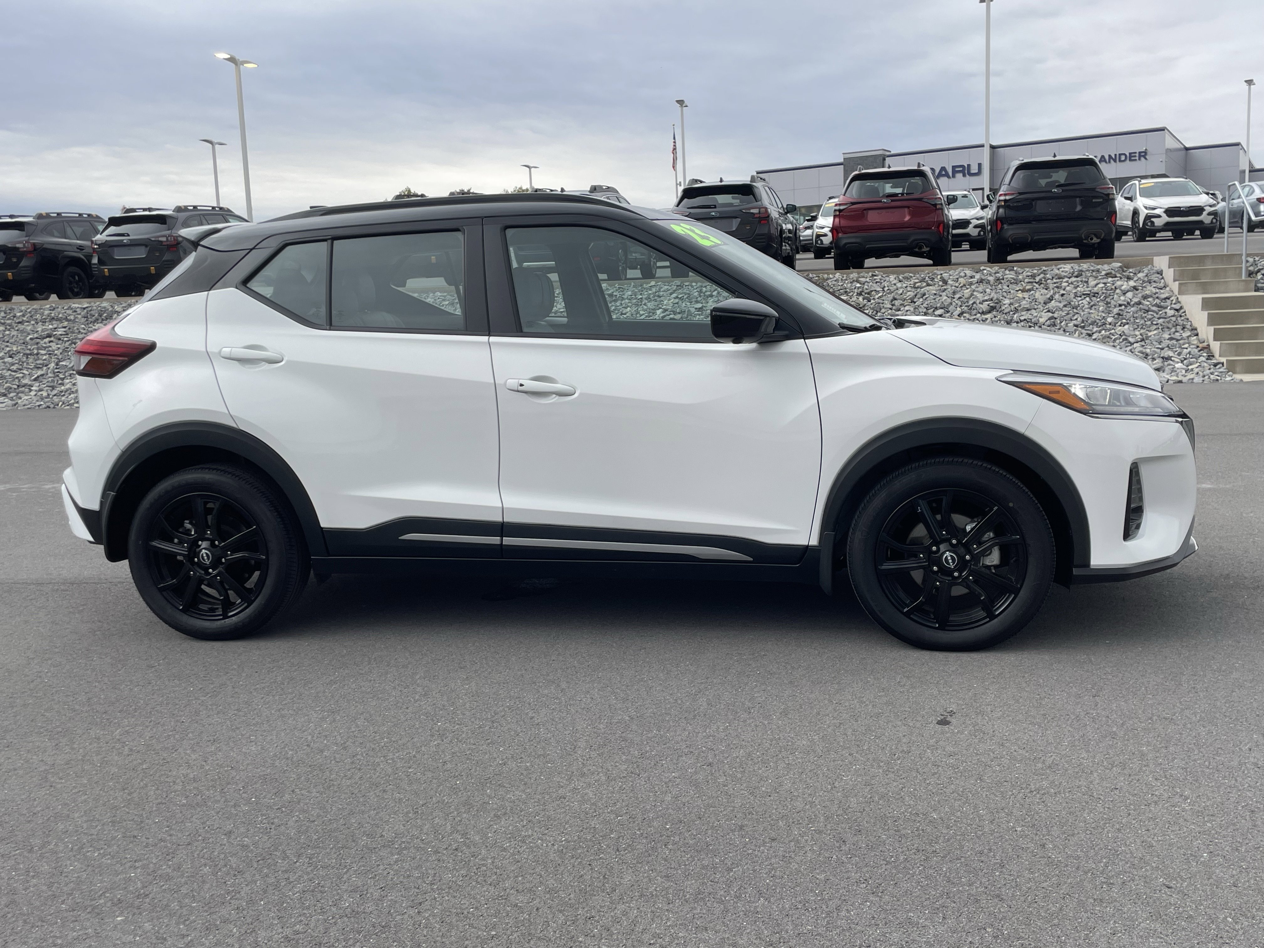 Used 2023 Nissan Kicks SR w/ SR Premium Package image 2