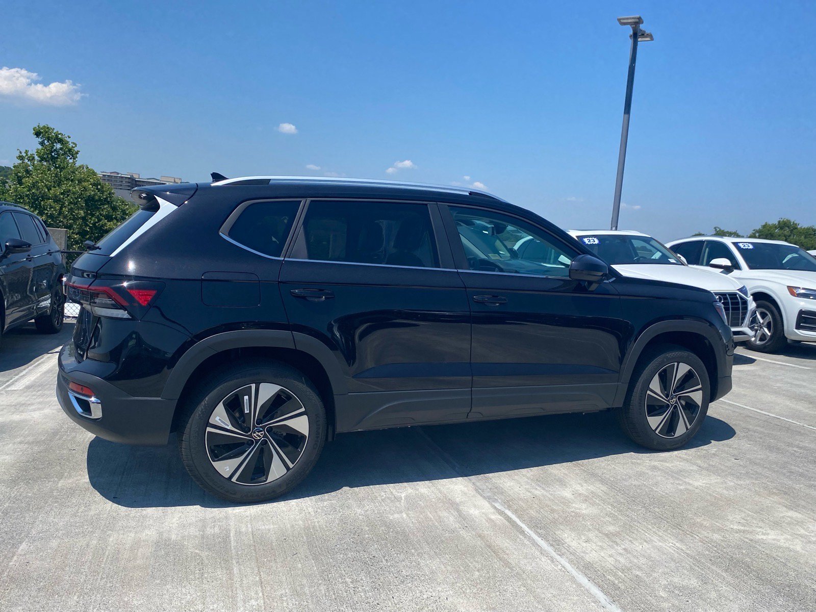 New 2026 Volkswagen Taos SE AWD/4WD image 2