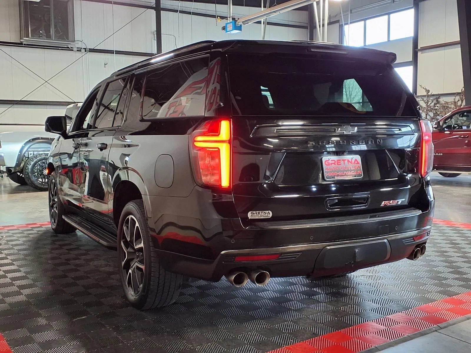 Used 2022 Chevrolet Suburban RST w/ Sport Performance Package AWD/4WD image 4