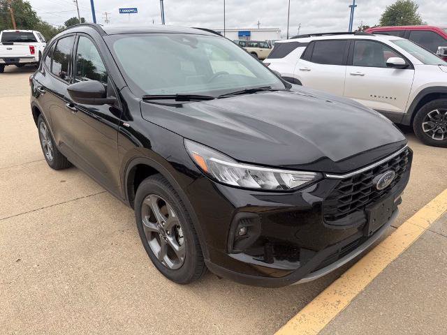 Certified 2025 Ford Escape ST-Line Select AWD/4WD image 1