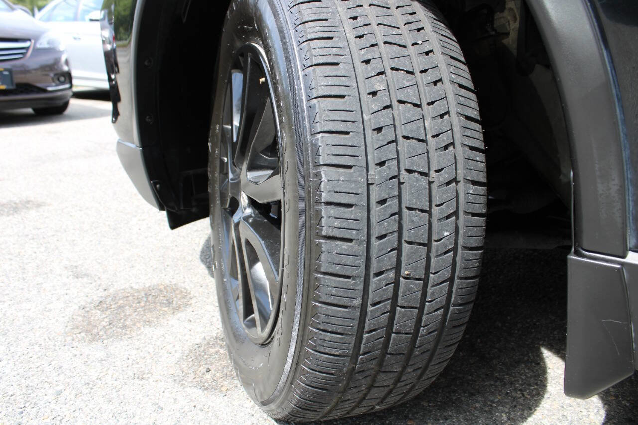 Used 2019 Nissan Rogue SV image 18