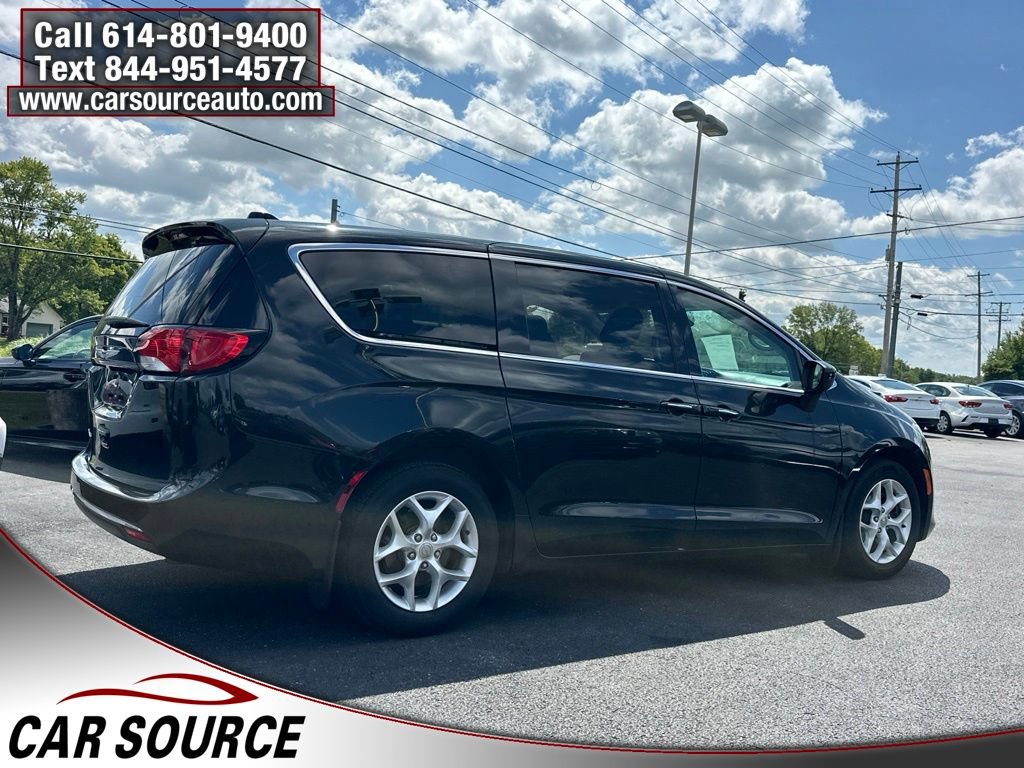 Used 2017 Chrysler Pacifica Touring Plus w/ Tire & Wheel Group FWD image 7