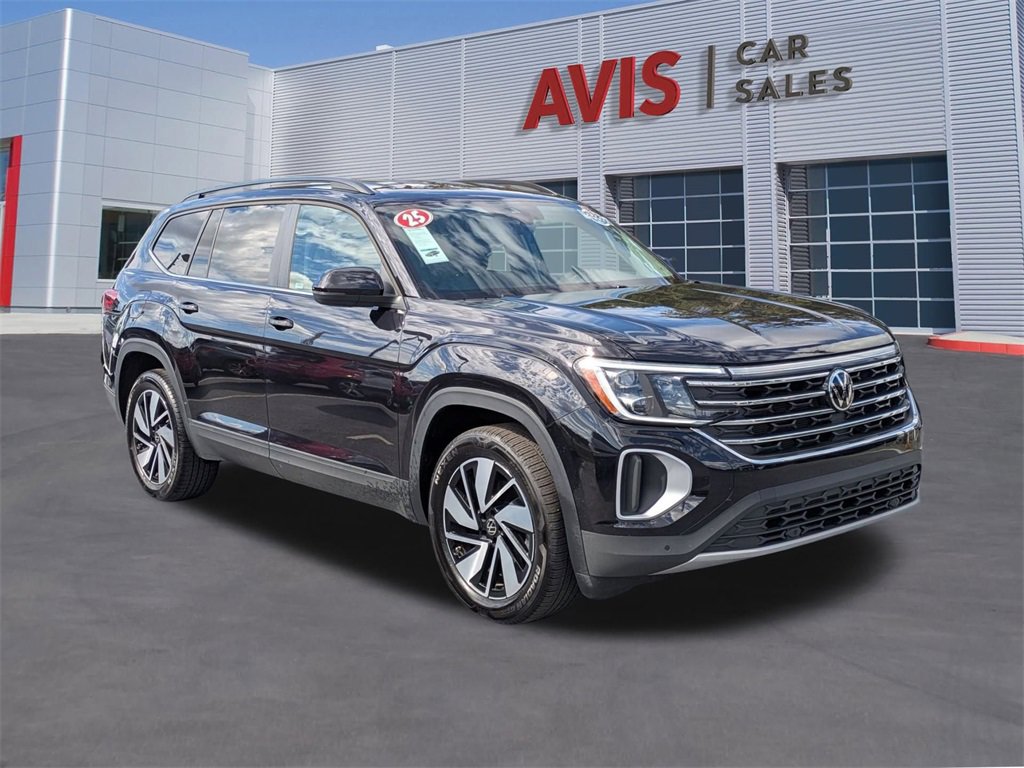 Used 2025 Volkswagen Atlas SE image 3