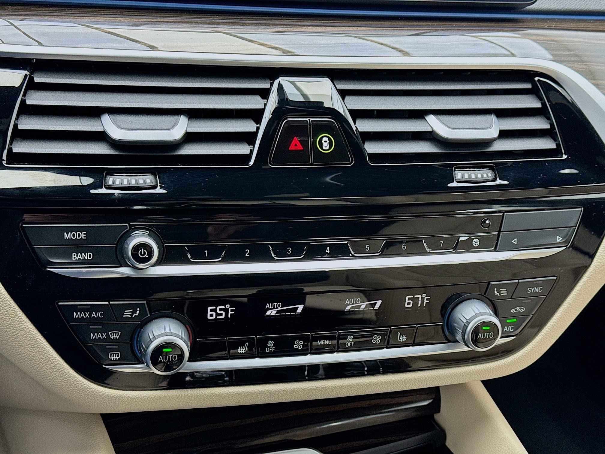 Used 2023 BMW 530e w/ Premium Package image 12