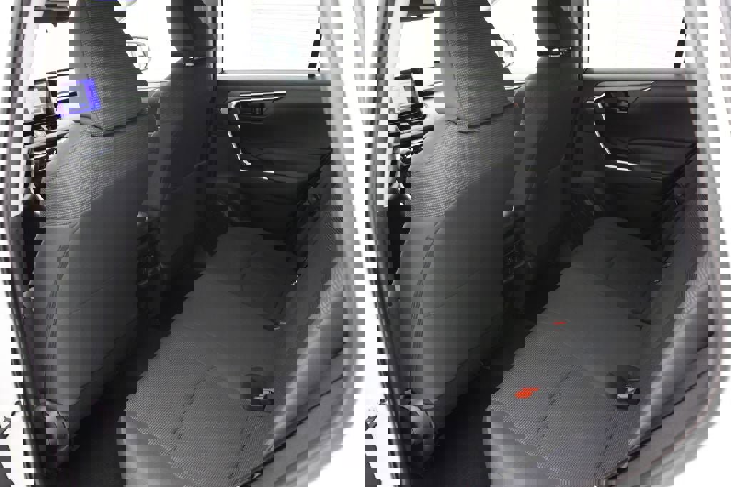 Used 2024 Toyota RAV4 LE image 9