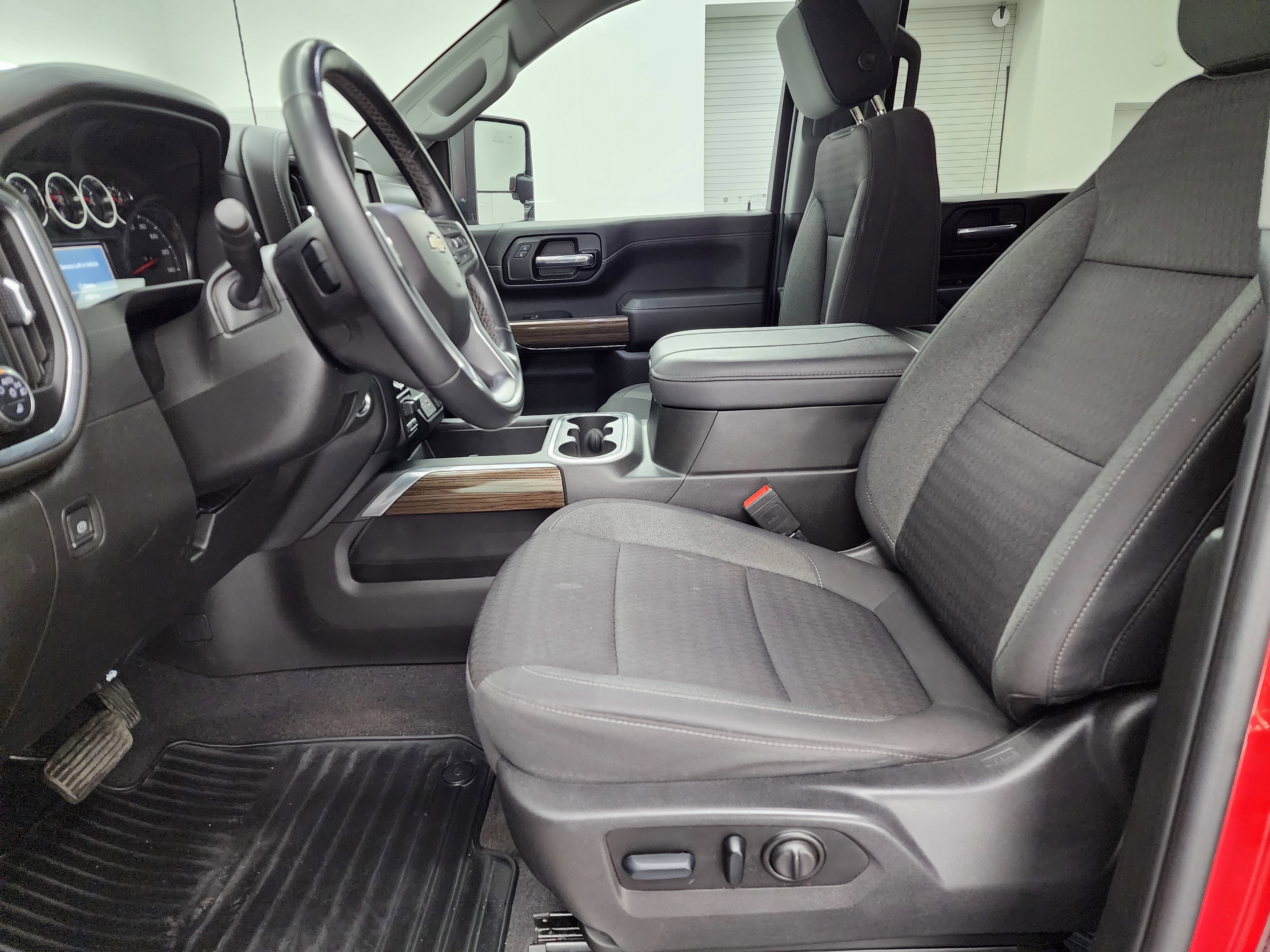 Used 2023 Chevrolet Silverado 2500 LT w/ Convenience Package image 8