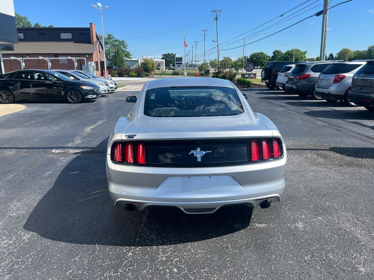 Used 2017 Ford Mustang Coupe RWD image 4