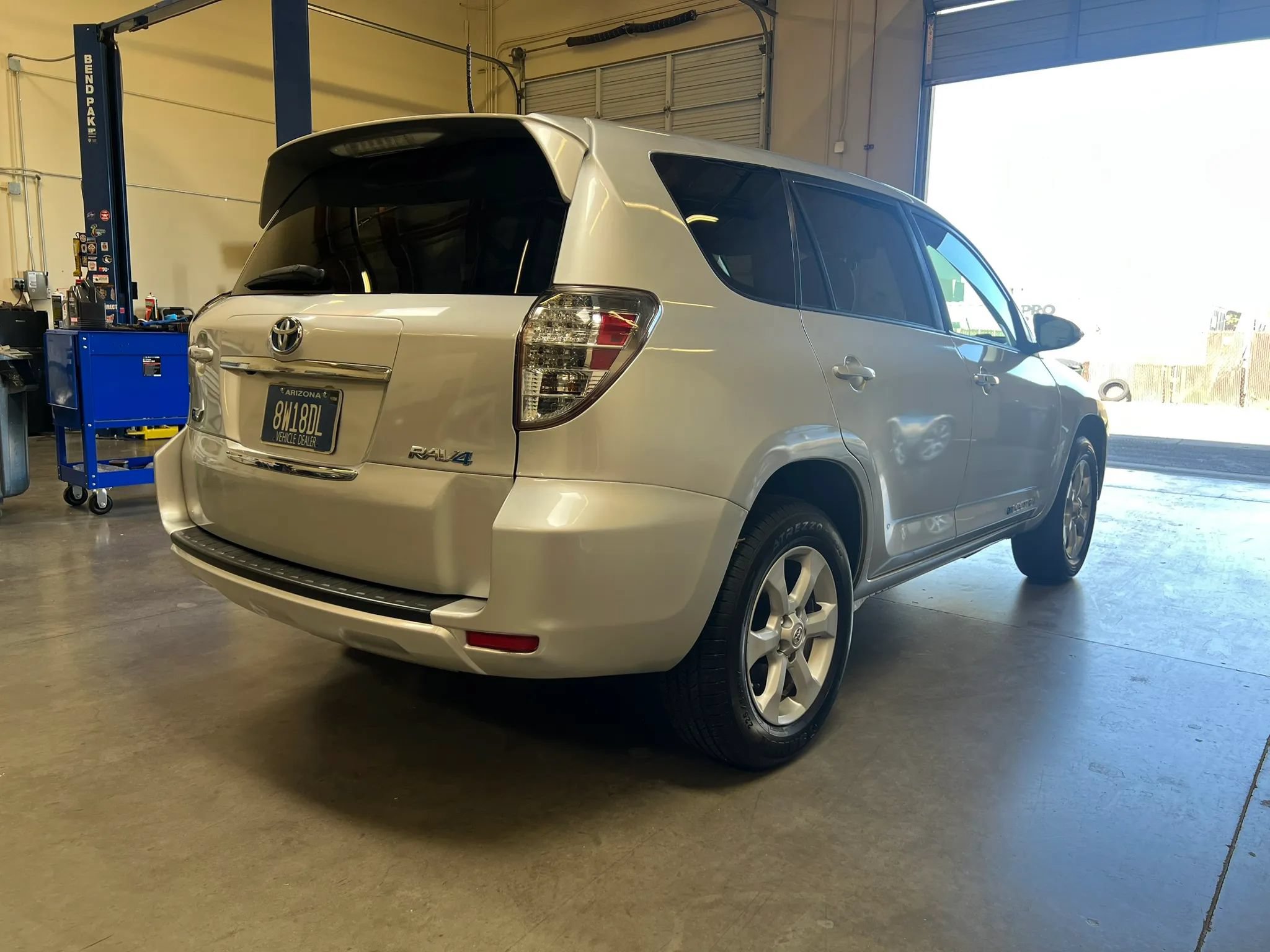 Used 2014 Toyota RAV4 EV FWD image 5