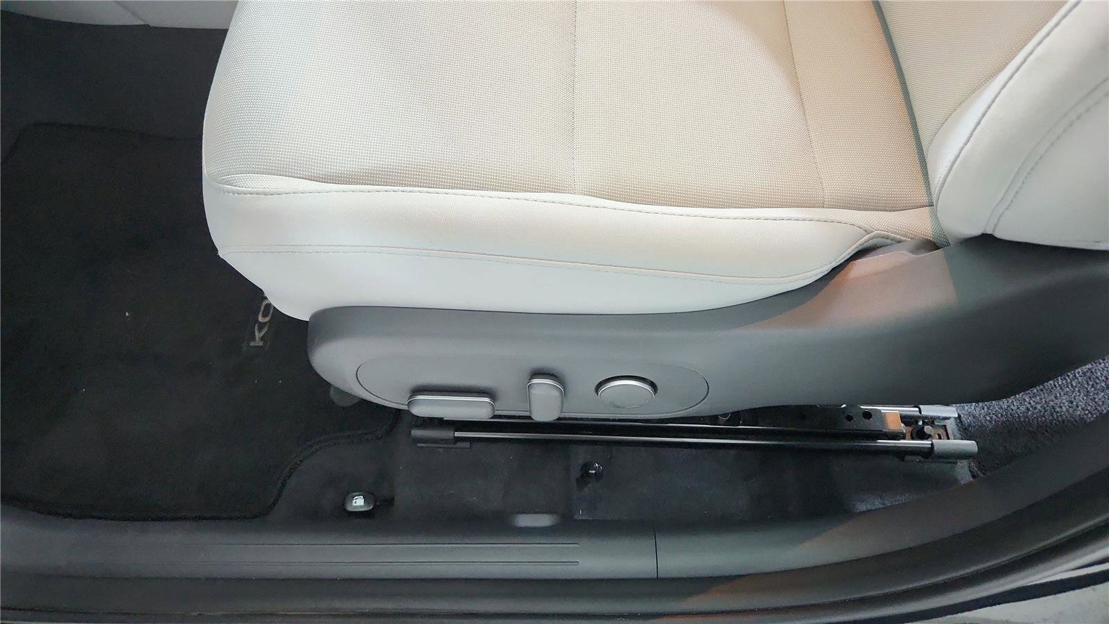 Used 2025 Hyundai Kona SEL AWD/4WD image 10