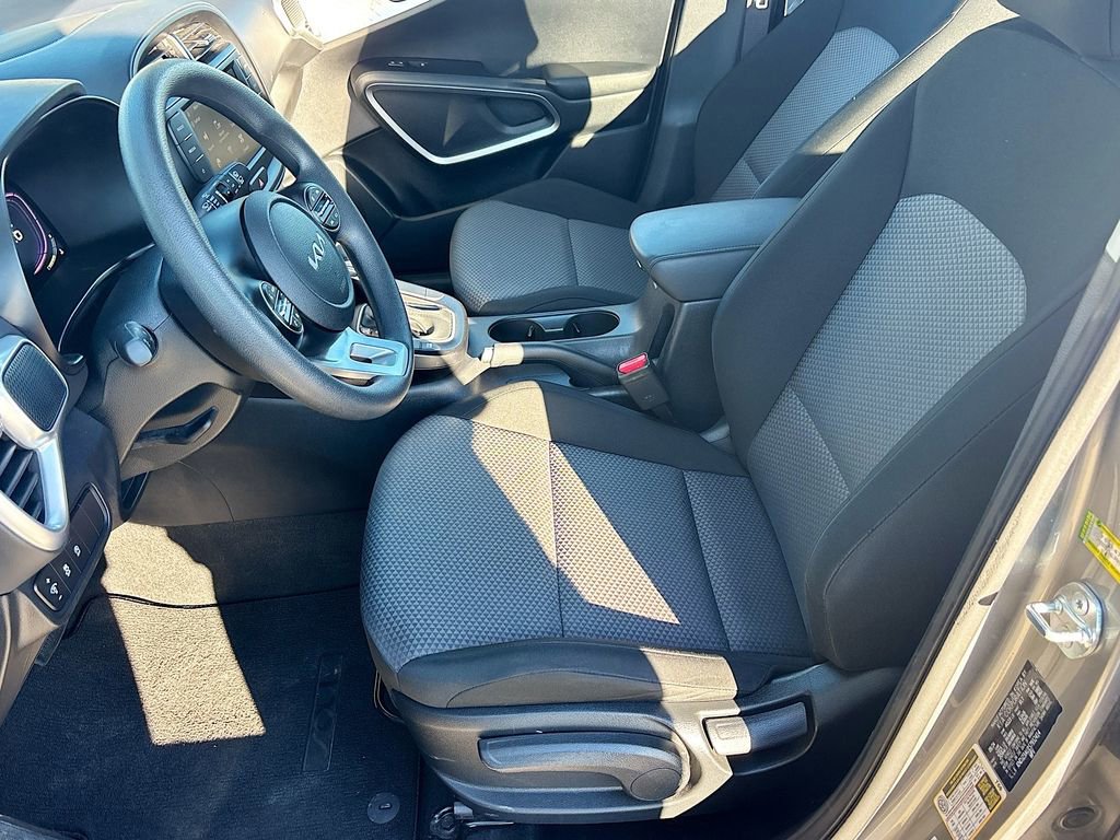 Used 2025 Kia Soul LX w/ LX Technology Package image 20