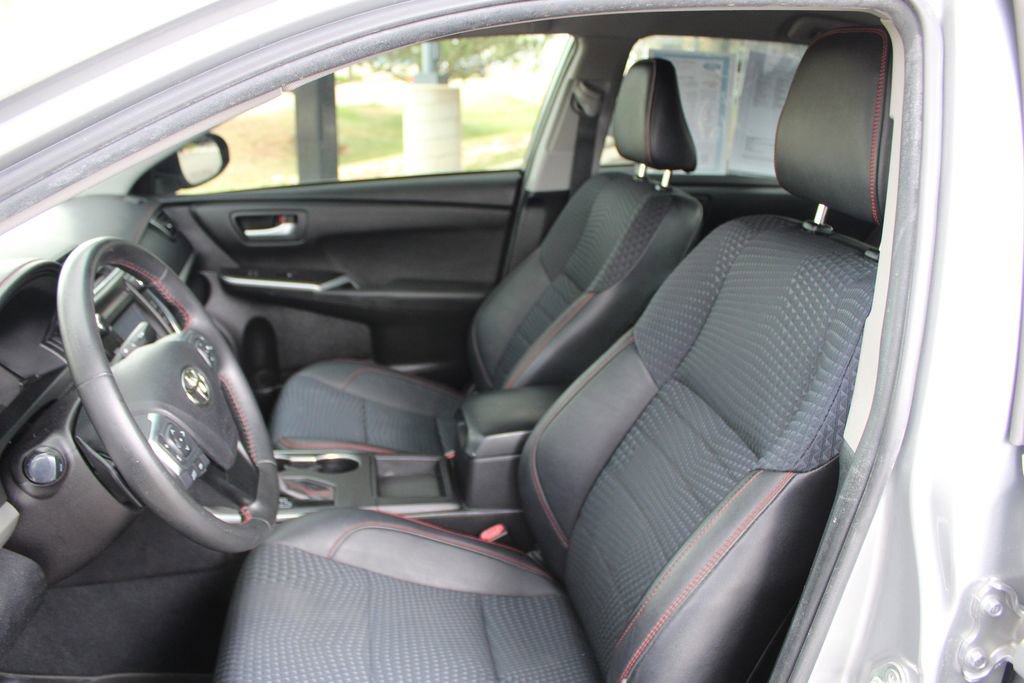 Used 2015 Toyota Camry SE FWD image 6