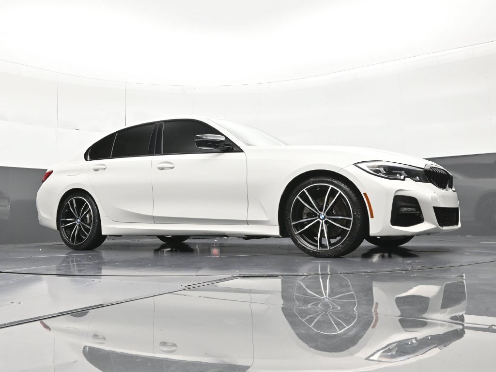 Used 2021 BMW 330i Sedan w/ M Sport Package RWD image 30