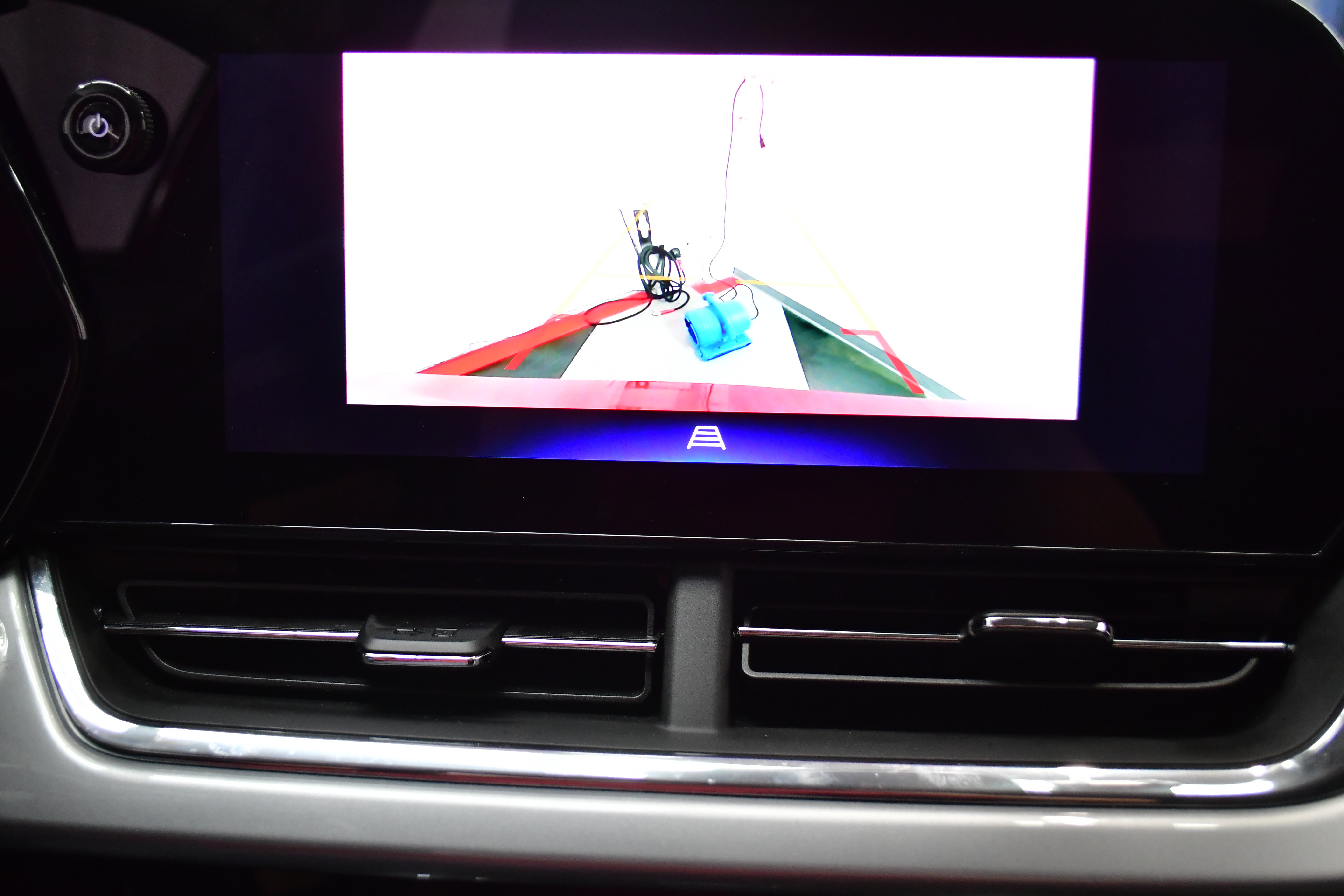 Used 2025 Chevrolet Trax LT w/ LT Convenience Package image 40