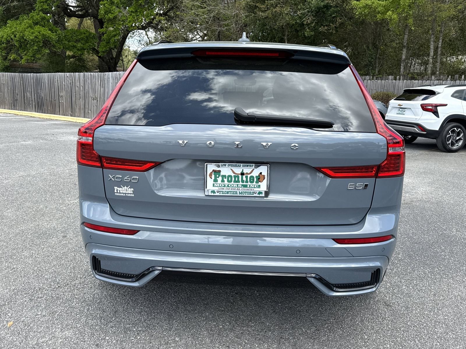 Used 2024 Volvo XC60 B5 Core image 4