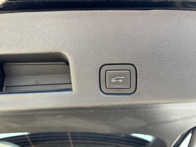 Used 2025 GMC Acadia Elevation FWD image 44