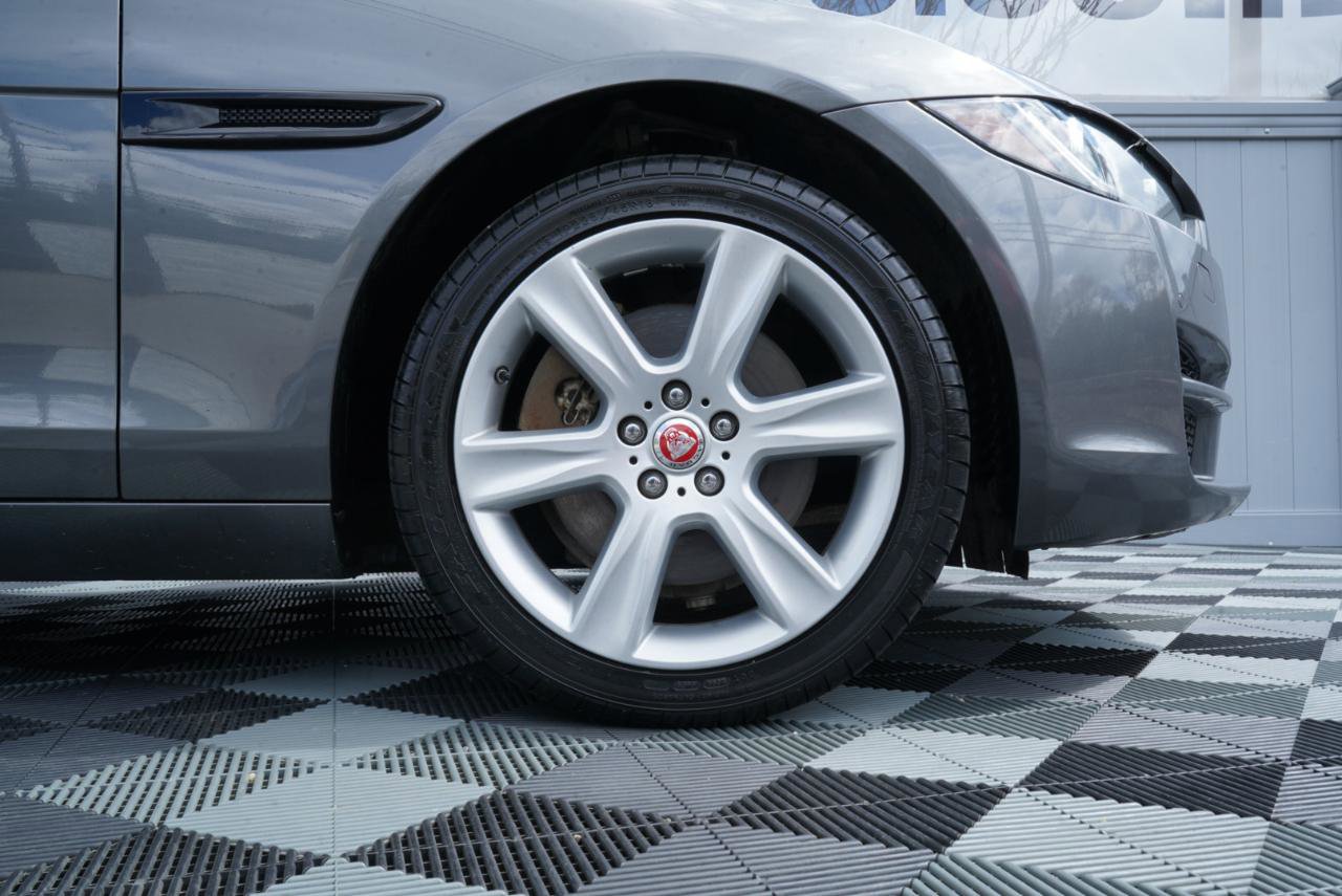 Used 2018 Jaguar XE Prestige AWD/4WD image 84