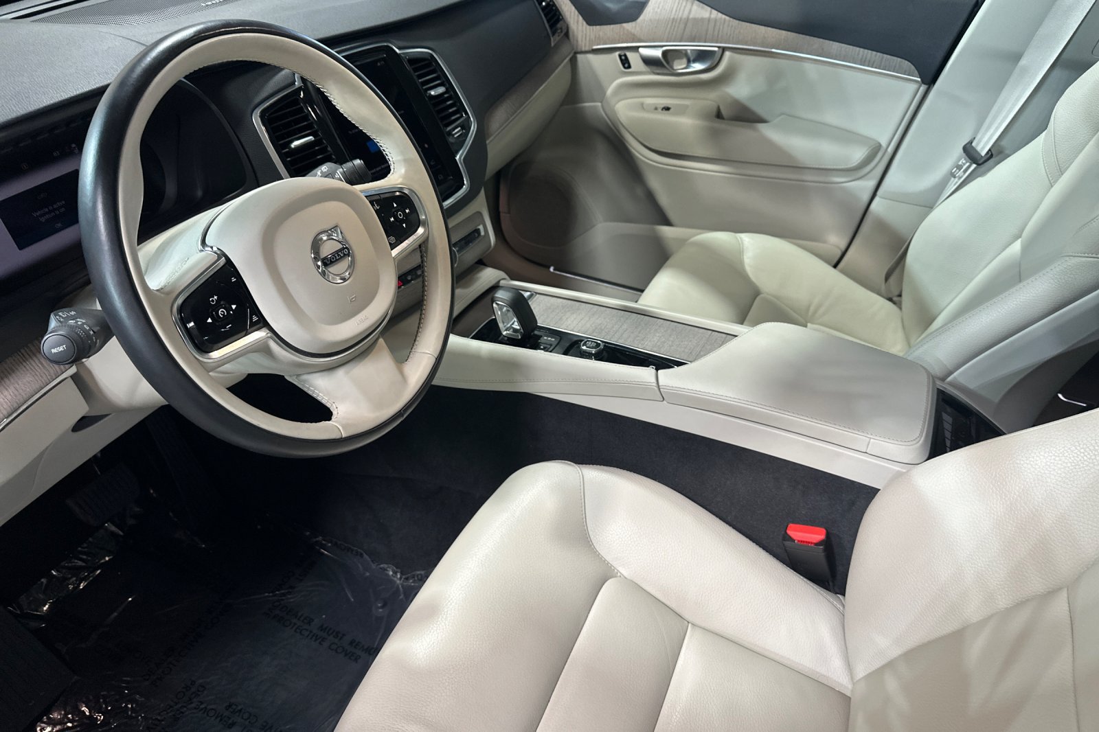 Used 2024 Volvo XC90 B6 Plus w/ Protection Package Premier AWD/4WD image 14