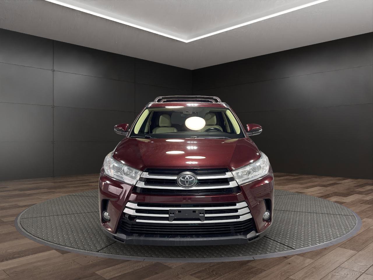 Used 2017 Toyota Highlander XLE image 3