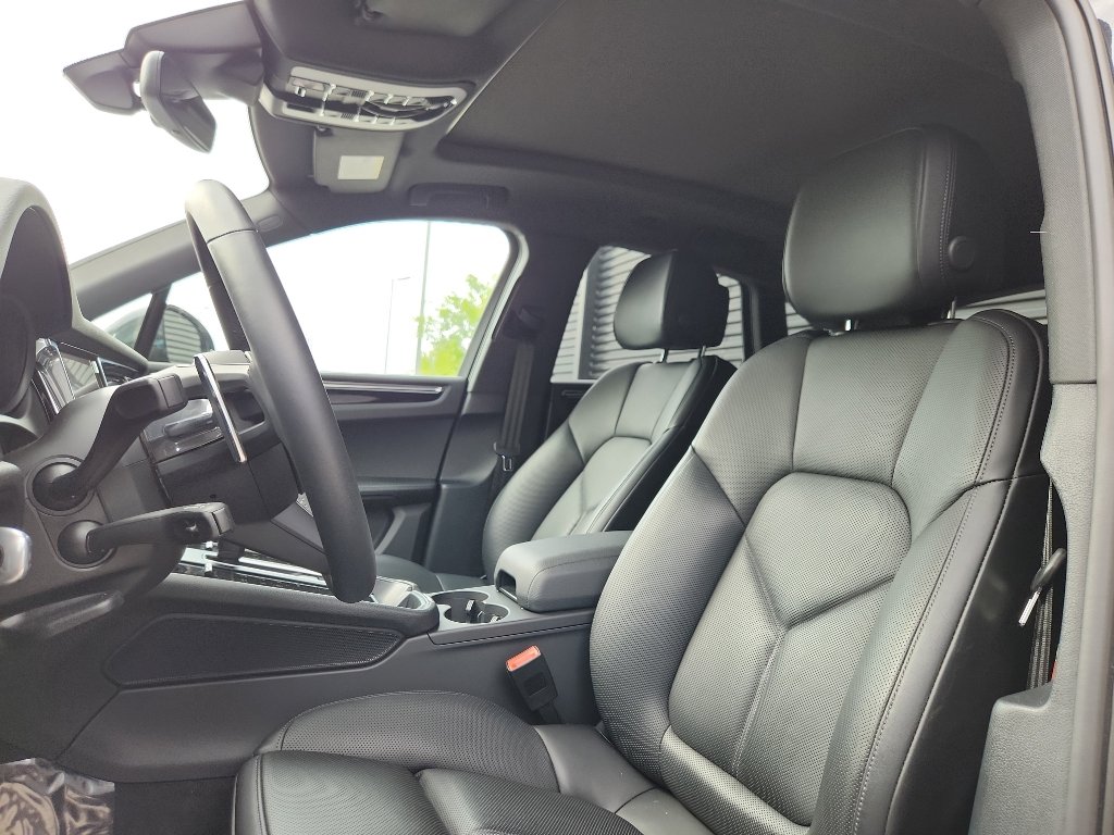 New 2025 Porsche Macan image 5