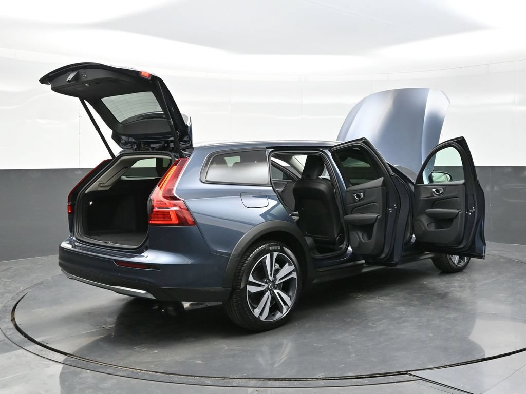 Used 2026 Volvo V60 B5 Cross Country Plus AWD/4WD image 46