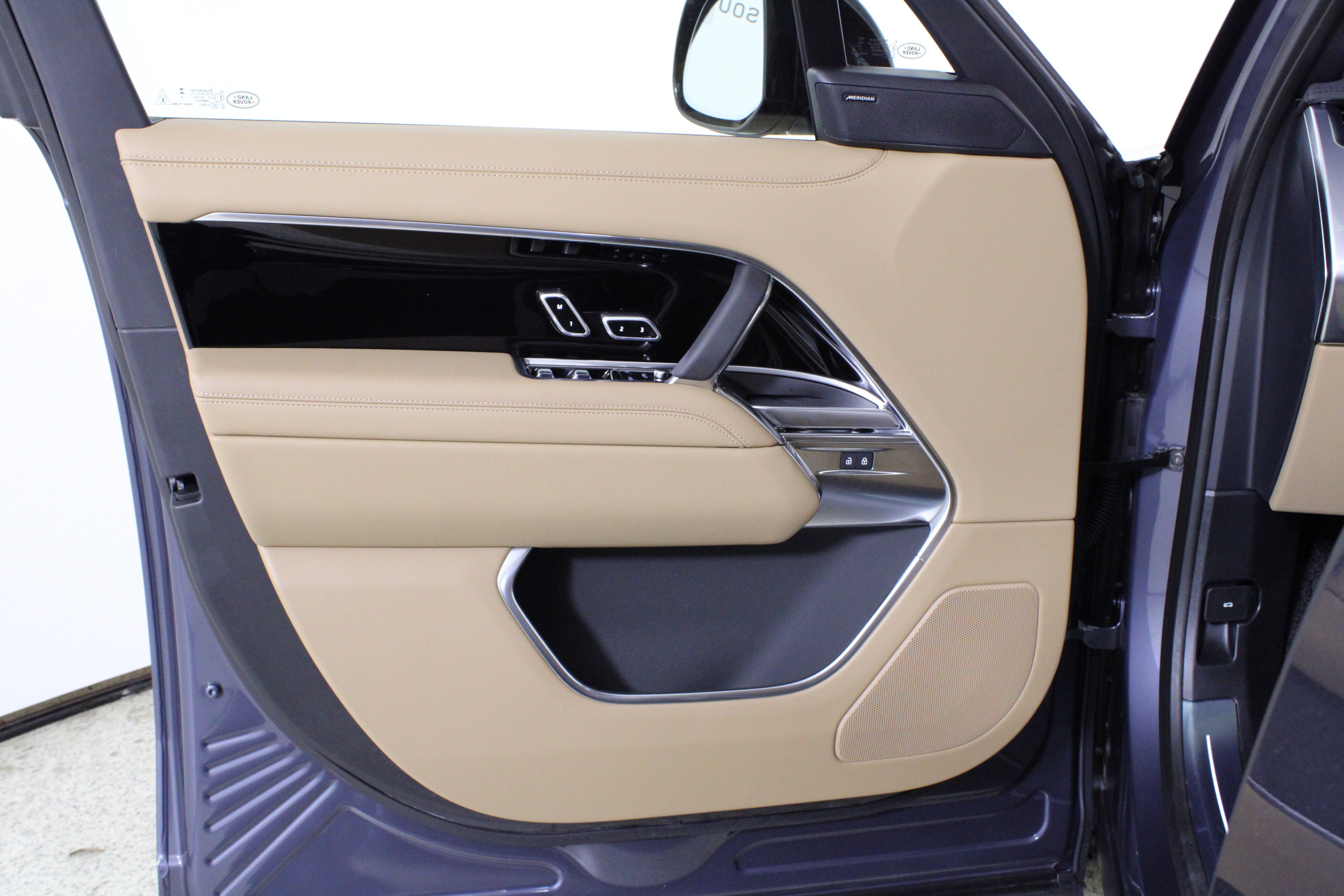 New 2026 Land Rover Range Rover Long Wheelbase SE image 15