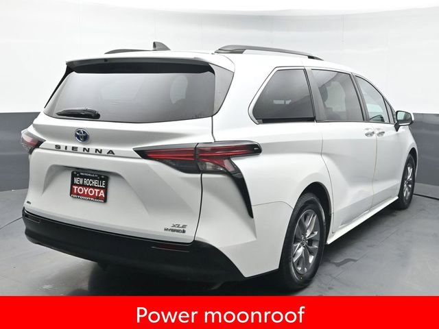Certified 2022 Toyota Sienna XLE image 7