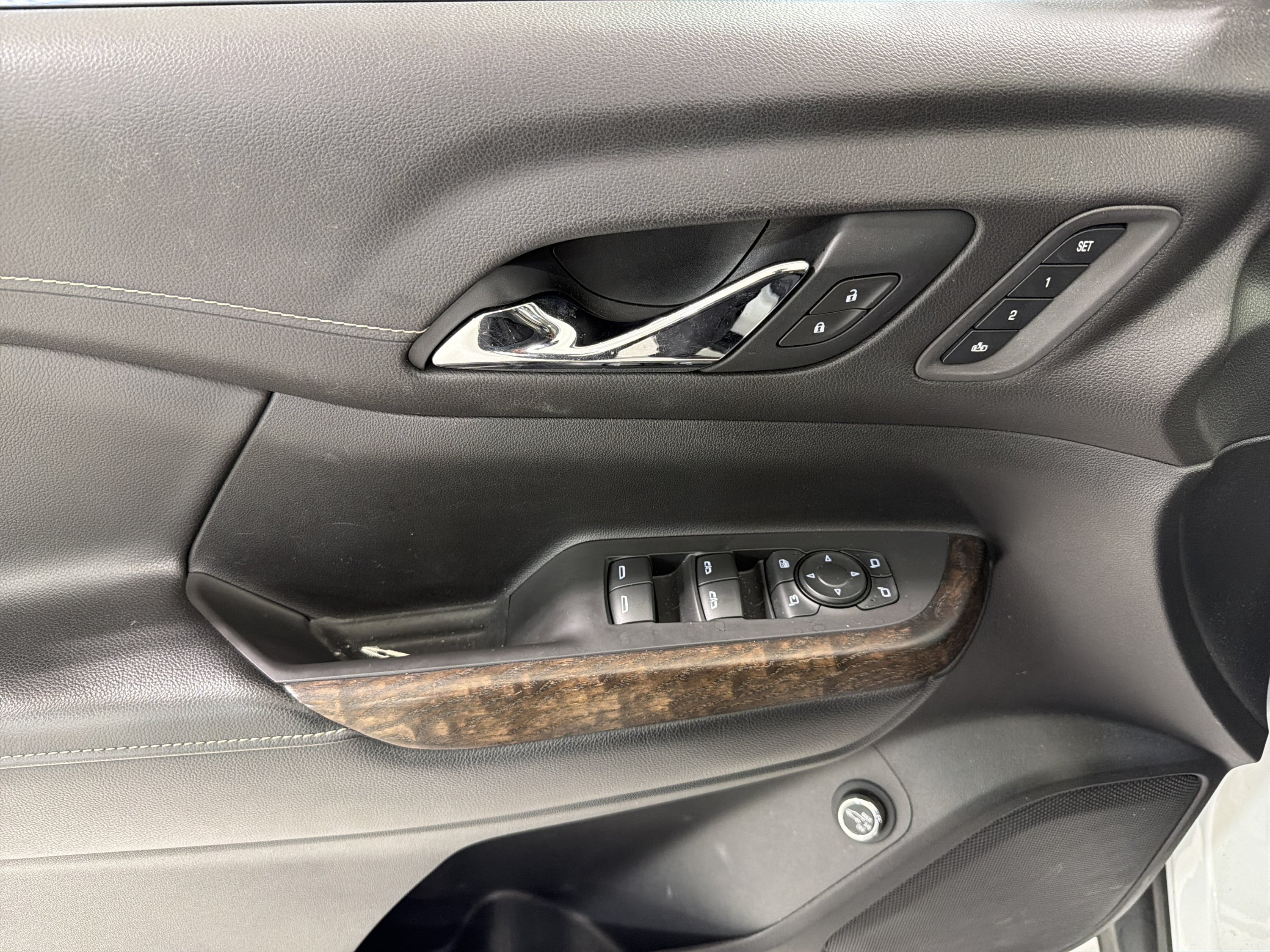 Used 2021 GMC Acadia Denali w/ Denali Technology Package FWD image 15